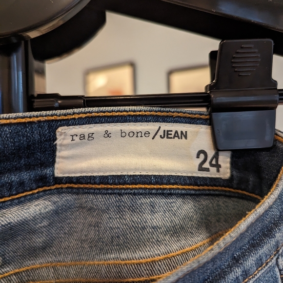 Rag & Bone Mid-Rise Capri Jeans with Asymmetrical Raw Hem - Picture 2 of 6